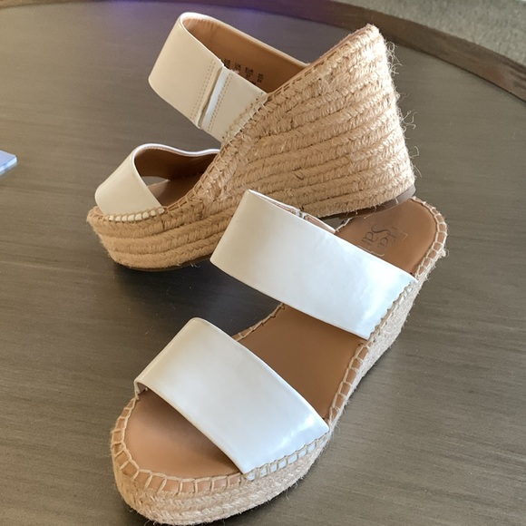 Franco Sarto wedge Heel White Slide. in Sandal Shoe Summer Wear NWT Sz 7 - Picture 2 of 7
